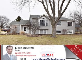 364 Meadows Dr, Sugar Grove, IL 60554