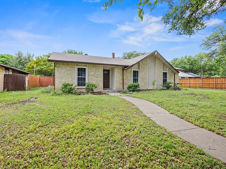 3939 Branch Hollow Dr — Photo 2