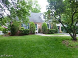 26 Halsey Dr, Old Greenwich, CT 06870