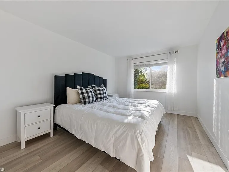 72 7th St S #310 — Photo 11