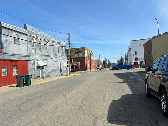 4th image of 120 6th St W
