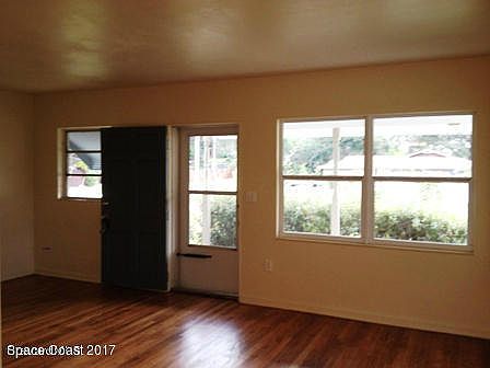 3rd image of 200 S Hilltop Dr