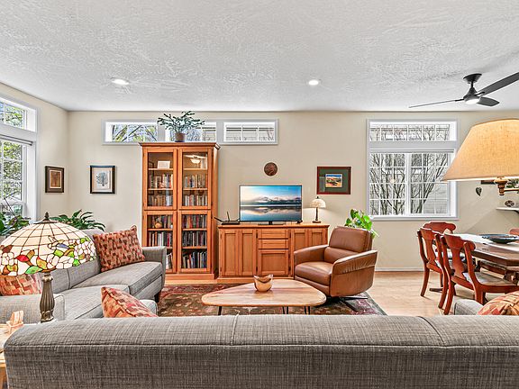 4th image of 500 Starflower Ln