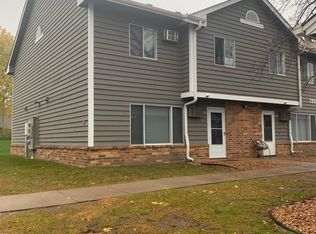 720 W Village Rd APT 101, Chanhassen, MN 55317