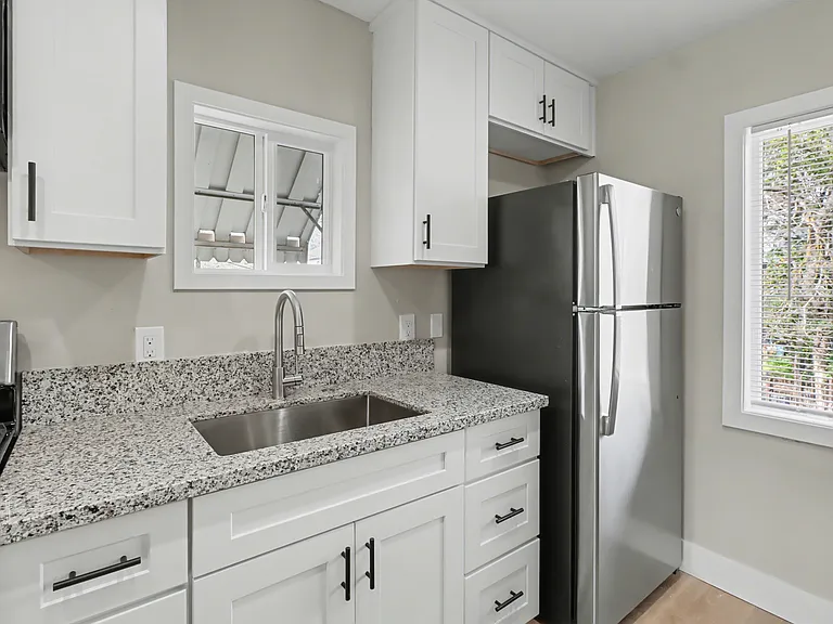 2725 I St #A — Photo 9