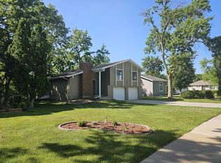 8017 Wildewood Dr, Ralston, NE 68127