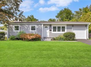 9 Hazel St, Windsor Locks, CT 06096