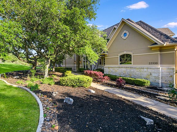 2nd image of 22530 Lynridge Dr