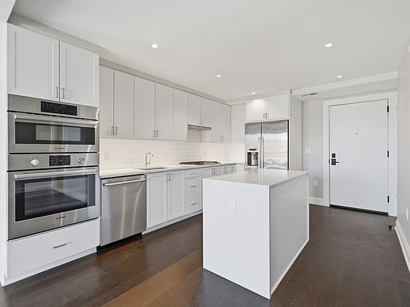 2nd image of 925 N Fairfax St #806
