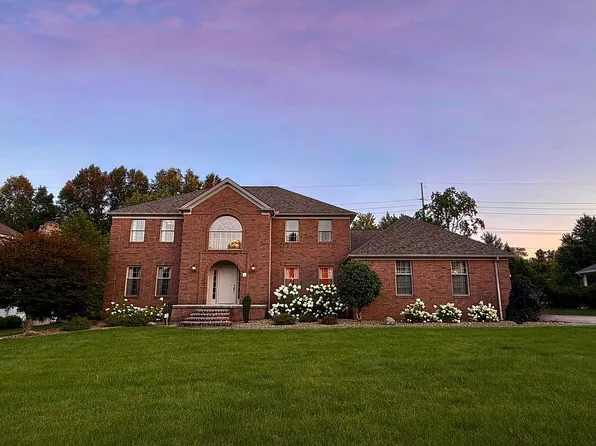 111 Kings Ln, Canfield, OH 44406