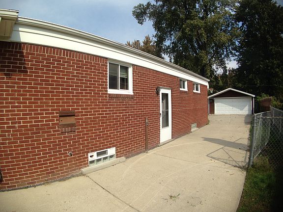 3rd image of 28306 Shock St