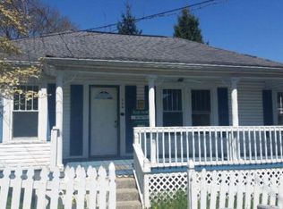 309 Monroe St, Mount Hope, WV 25880