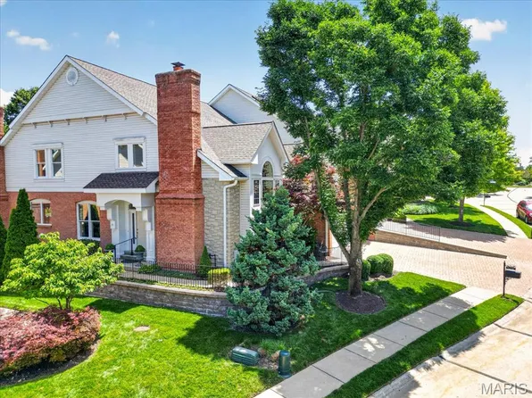12427 Questover Manor Ct, Saint Louis, MO 63141