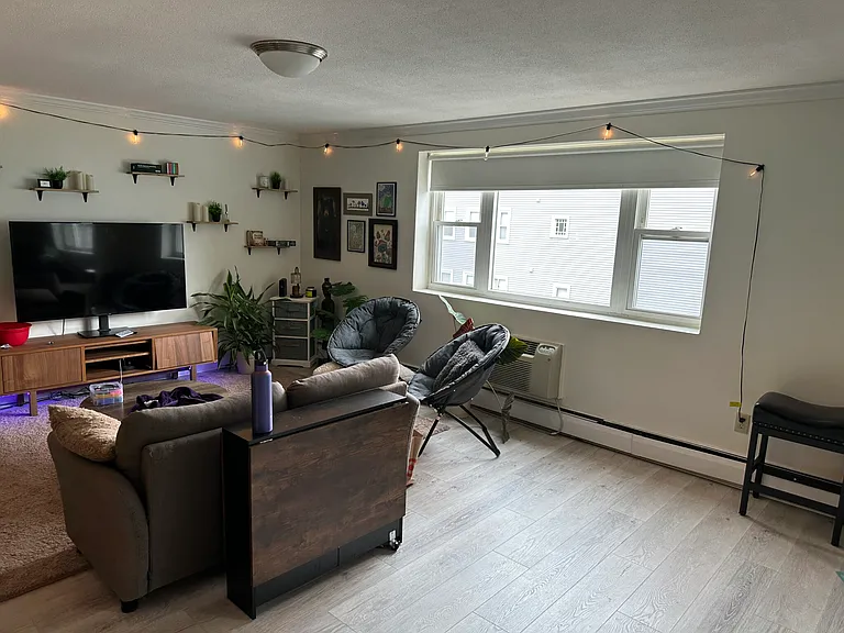 16 Westford St #6 — Photo 4