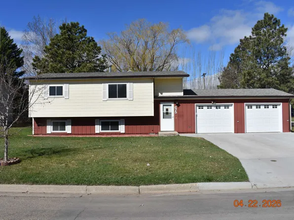 675 2nd St NE, Garrison, ND 58540