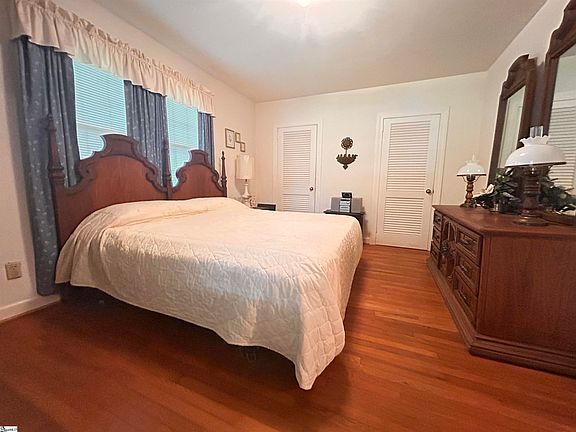3rd image of 1003 W Main St