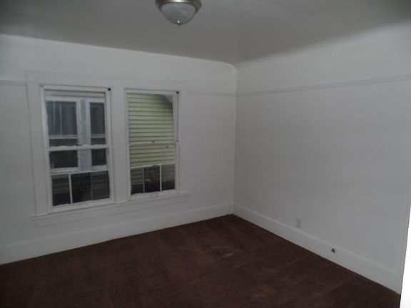 5th image of 313 E Thrush Ave