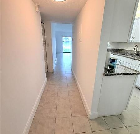 4th image of 9924 Nob Hill Ct #9924