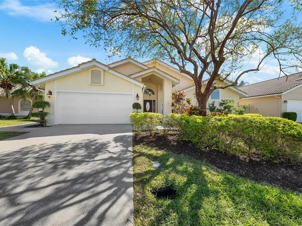 5290 White Sand Cir NE, Saint Petersburg, FL 33703