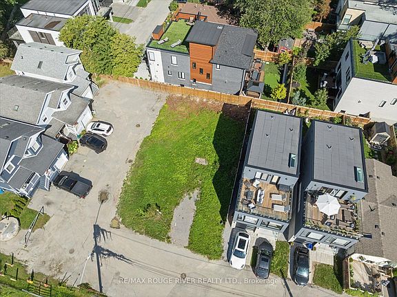 4th image of 1238 Bayview St
