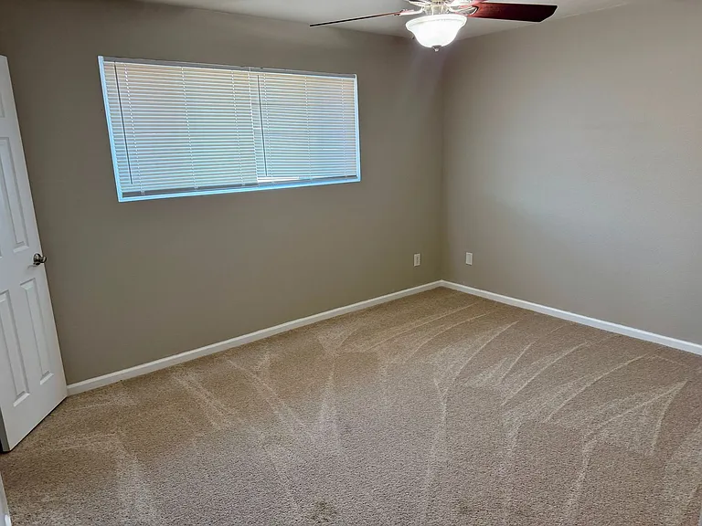 4414 W Altadena Ave — Photo 15