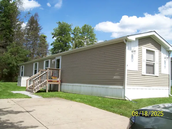 7 Hemlock Dr, Beaver Falls, PA 15010