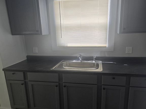 5th image of 20529 Westphalia St