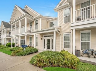 628 Center Meadow Ln, Danbury, CT 06810