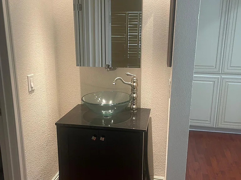 320 W Walnut St #30 — Photo 3