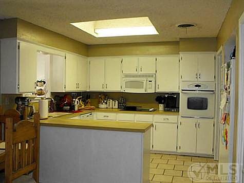 3rd image of 5202 Deerwood Ln