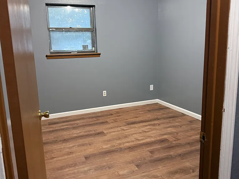 1431 Maple Ave — Photo 11