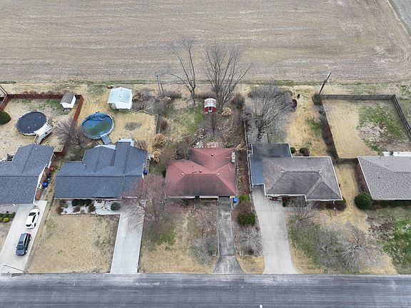 3rd image of 407 Iris Ln