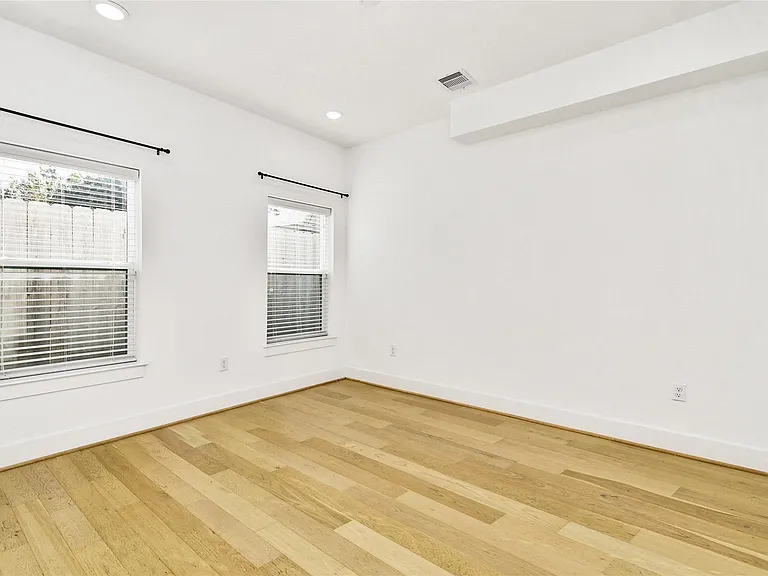 208 N York St #B — Photo 4