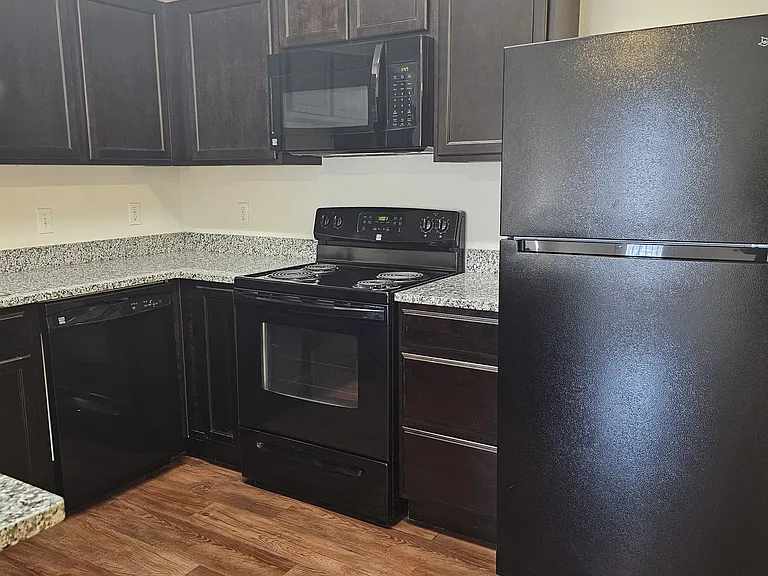 Remington Apartments — Photo 12
