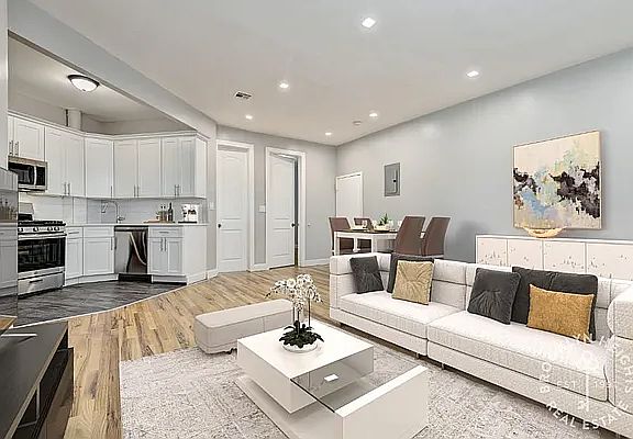 2nd image of 546 Chauncey St #1