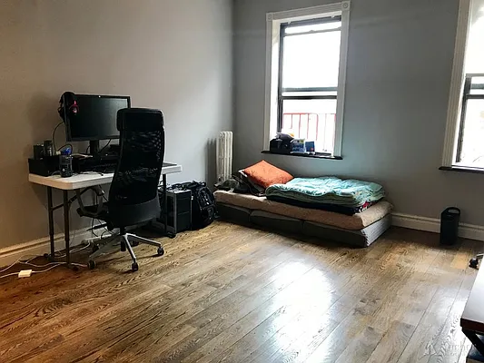 Rented by Anchor Associates | media 69