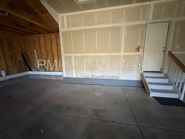 22472 E Union Cir — Photo 38