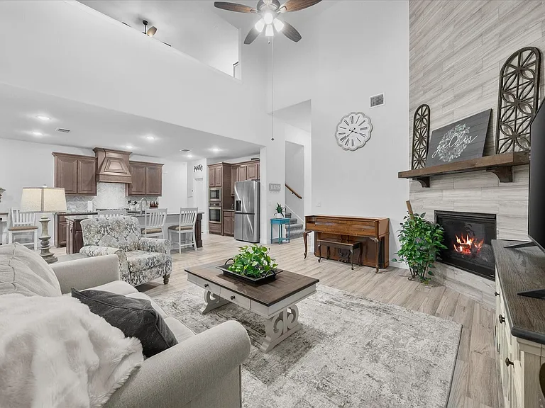 1904 Frediano Ln — Photo 11