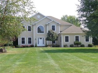 1055 Lorenwood Dr, Hermitage, PA 16148