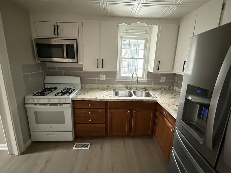 391 Madison St — Photo 10