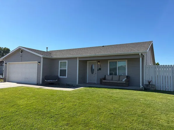 132 Northstone Pkwy, Zillah, WA 98953