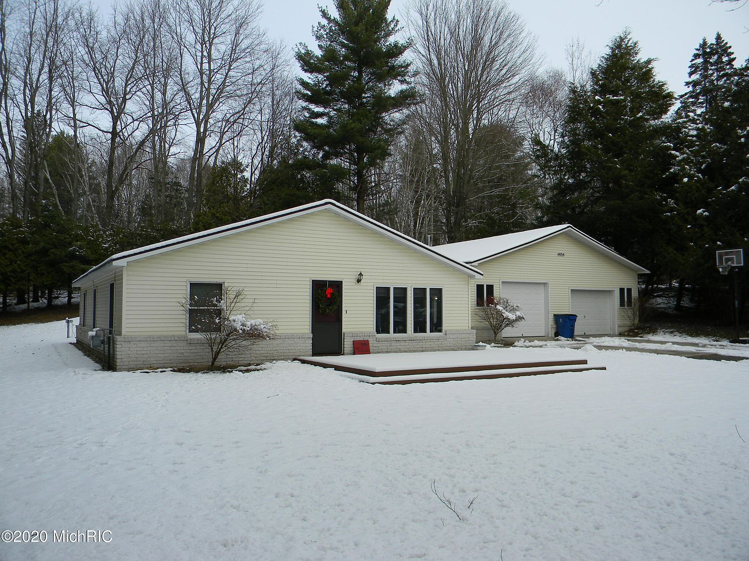 4654 W 1st St, Ludington, MI 49431 | Zillow