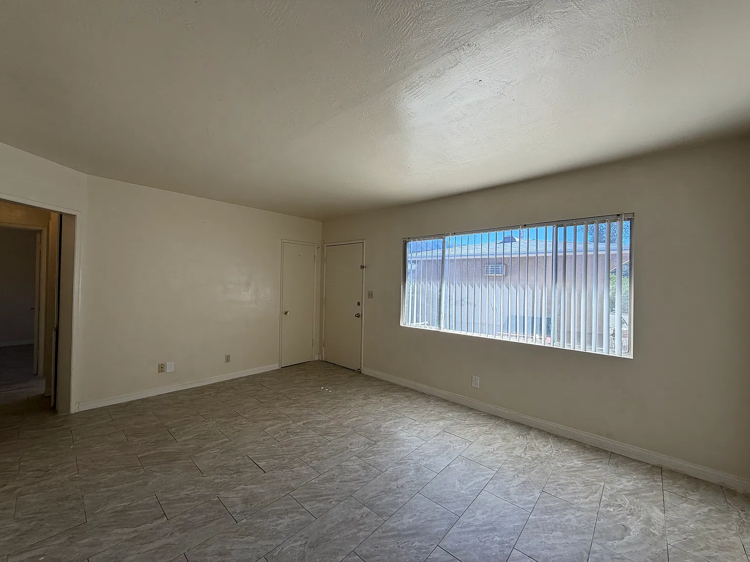 2 bed, 750 sqft, $1,600 — Photo 4
