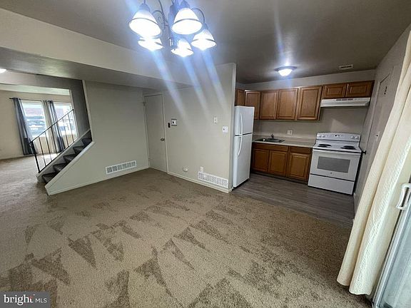3rd image of 431 Barrister Pl