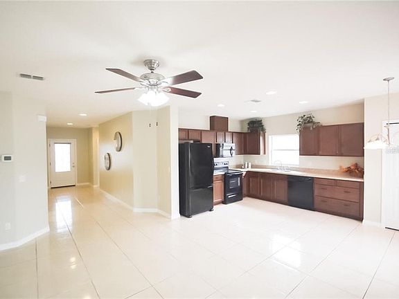 5th image of 2740 Barclay Ln