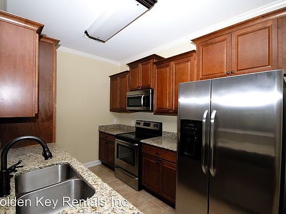 5th image of 145 Oxford Dr