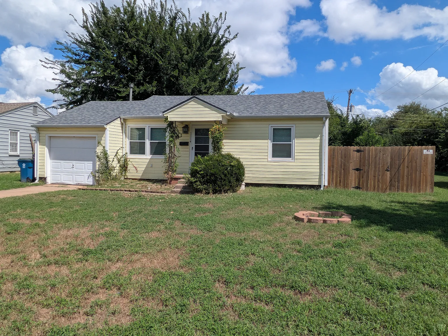 3 bed, 973 sqft, $1,300 — Photo 1