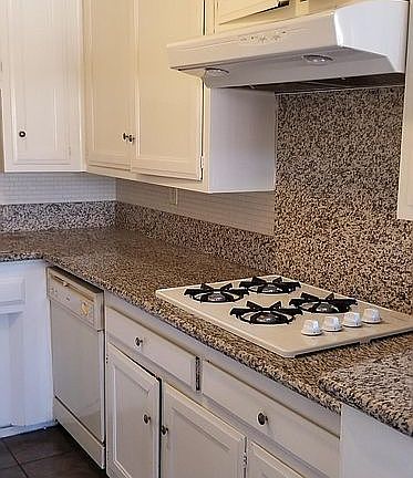 Kitchen with Gas Cooktop