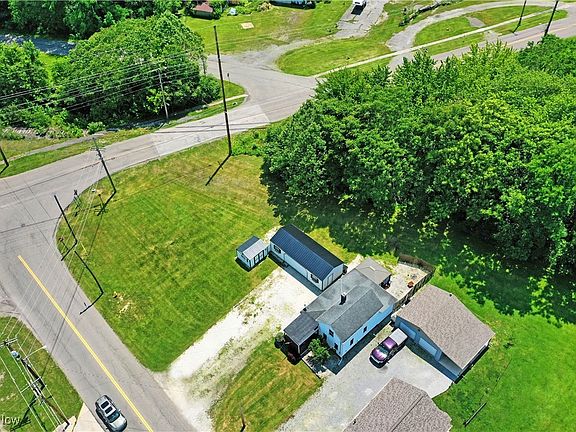 4th image of 252 E Main St