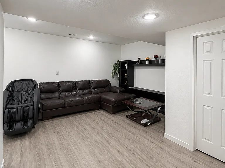 1005 S Elk Way — Photo 25